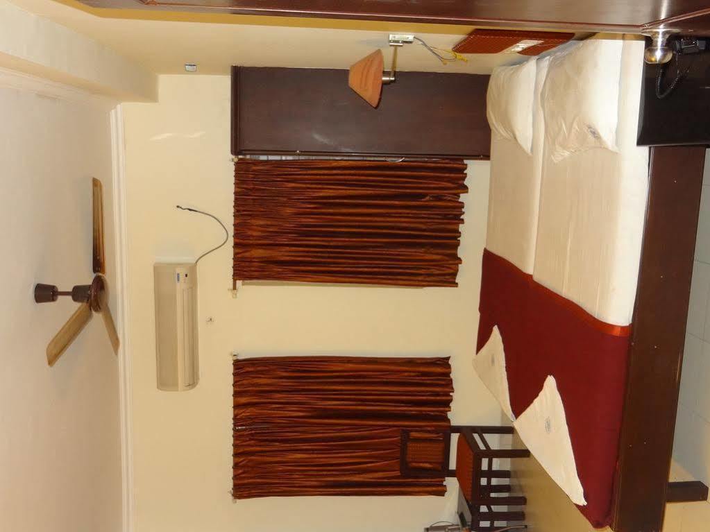 Hotel Mjm Plaza Kochi Esterno foto